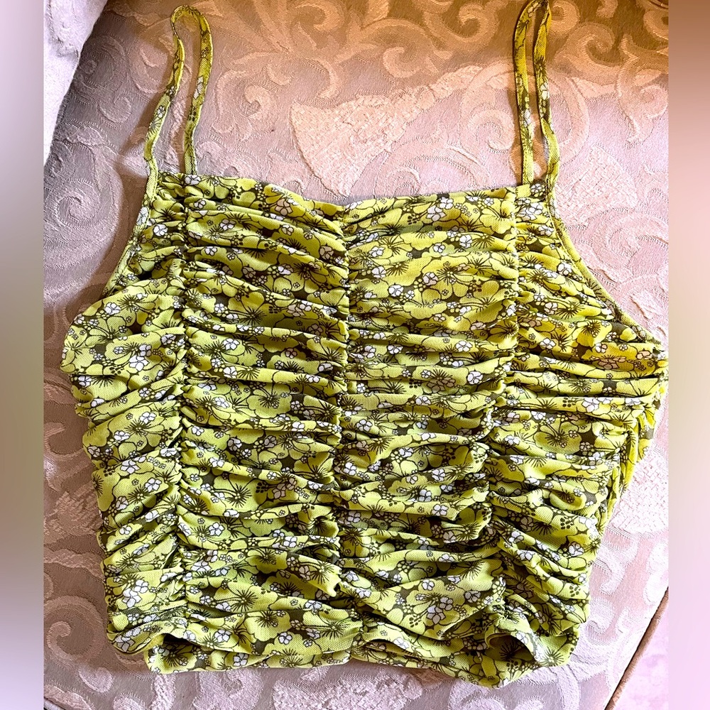 Dainty, floral ruched top.